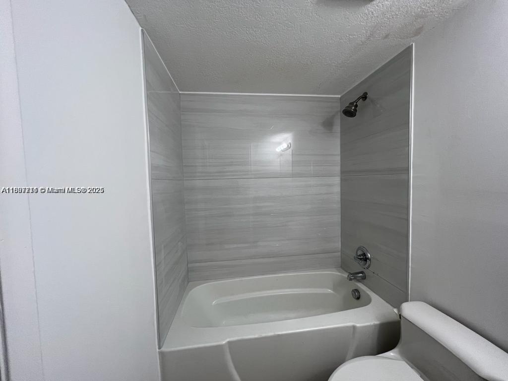 TOWNHOUSES OF VENETIAN PA - Residential Lease