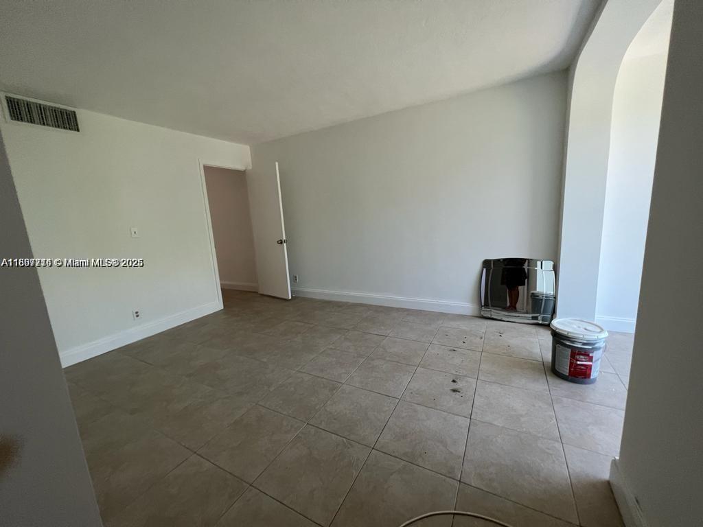 TOWNHOUSES OF VENETIAN PA - Residential Lease