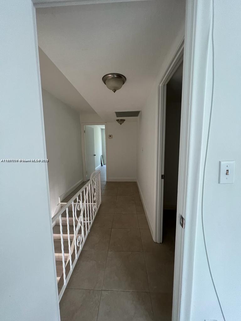 TOWNHOUSES OF VENETIAN PA - Residential Lease