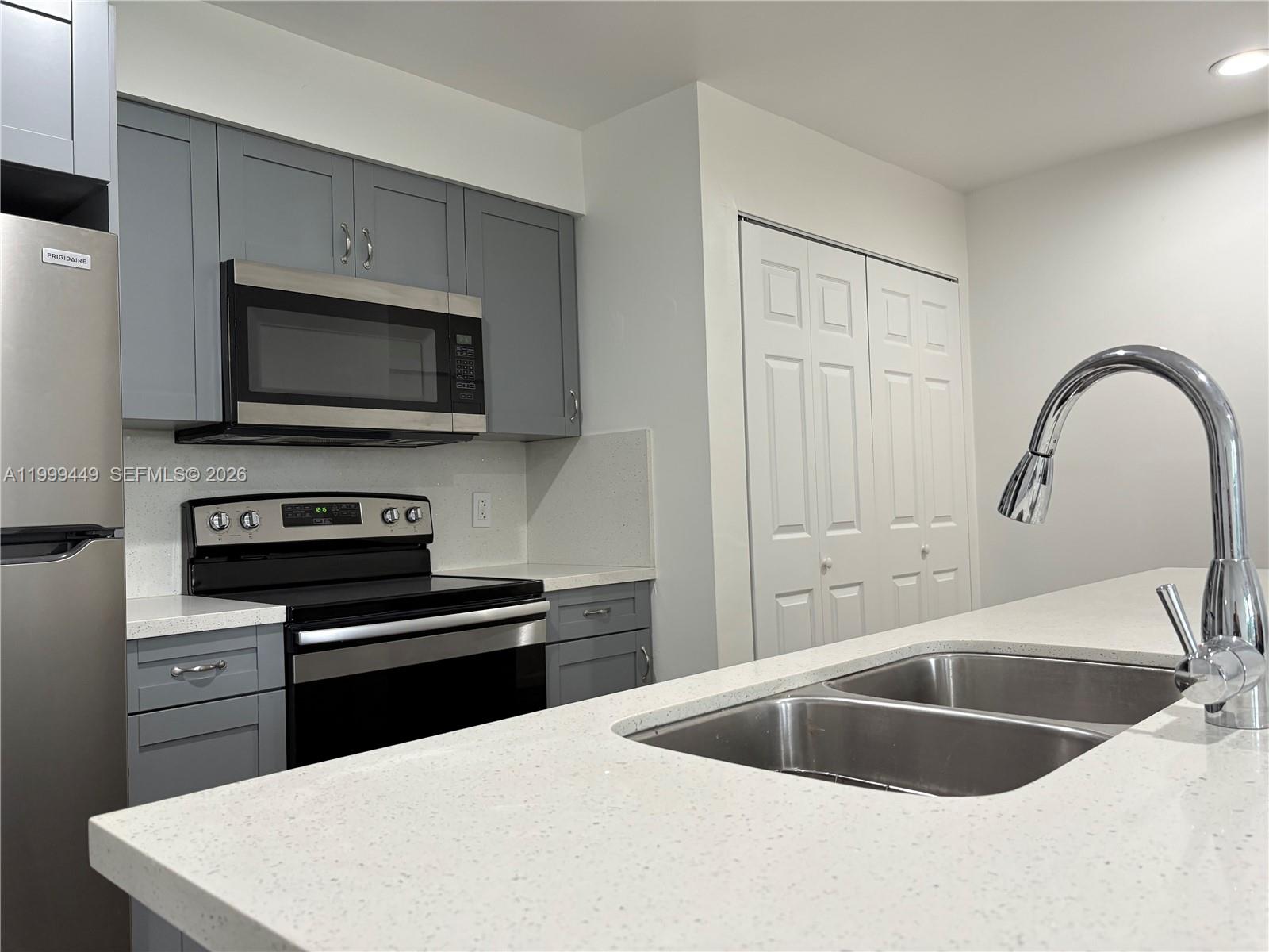 ANTIGUA AT CNTRY CLUBOF M - Residential Lease