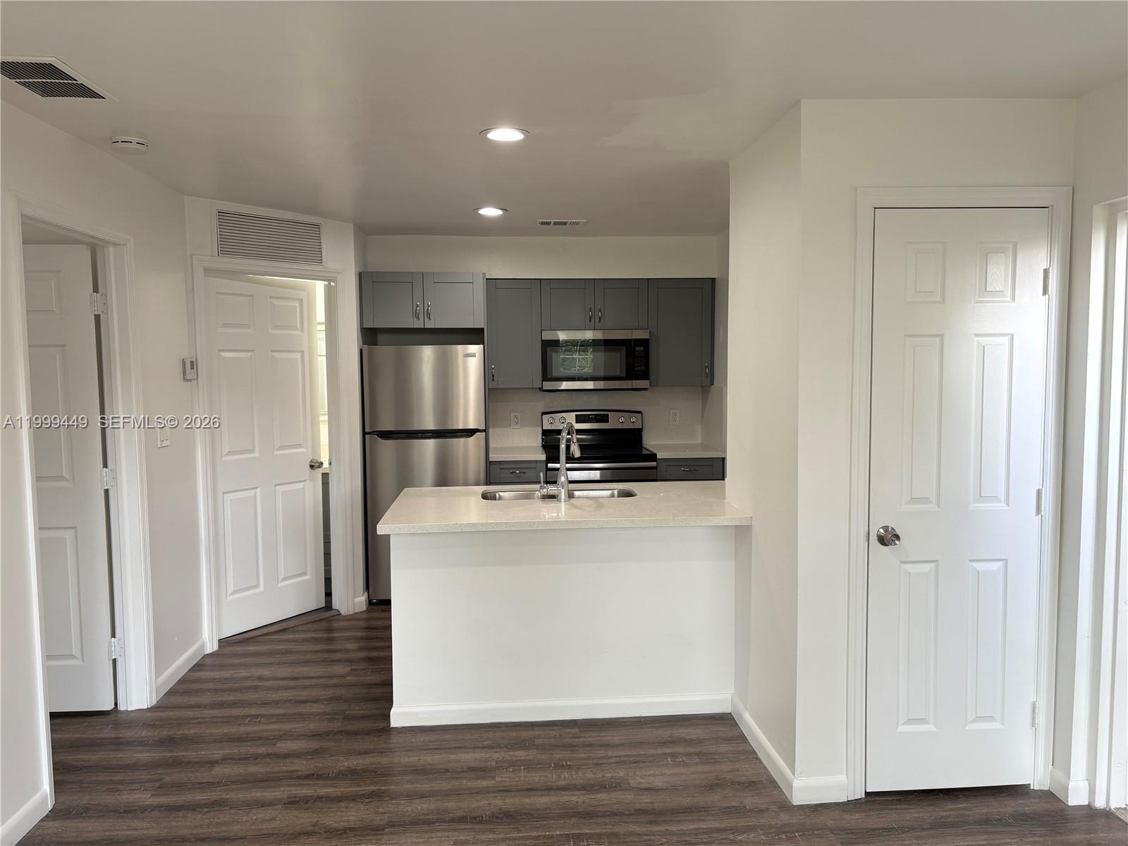 ANTIGUA AT CNTRY CLUBOF M - Residential Lease