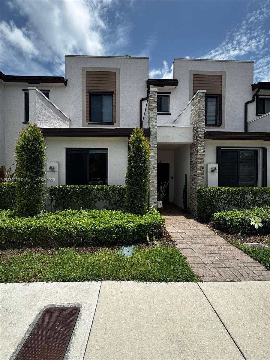 VIA VENTURA NEIGHBORHOOD - Residential