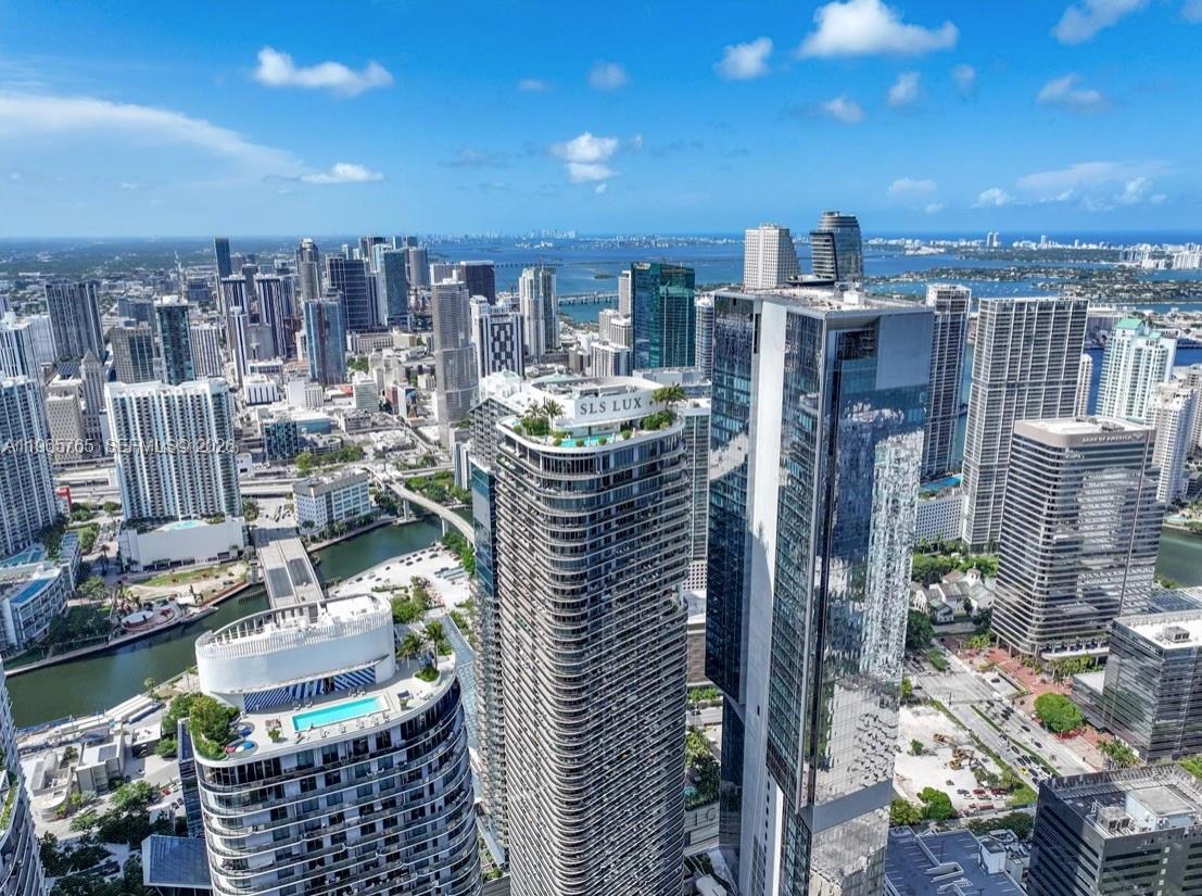 801 SMA RESIDENCES CONDO - Residential