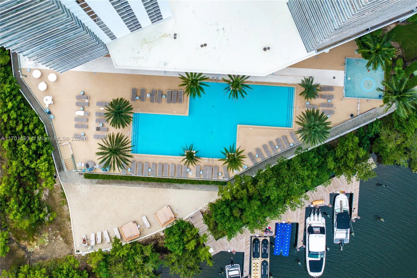 North Miami Beach, Florida 33160, United States, 2 Bedrooms Bedrooms, ,2 BathroomsBathrooms,Residential,Pending,29646