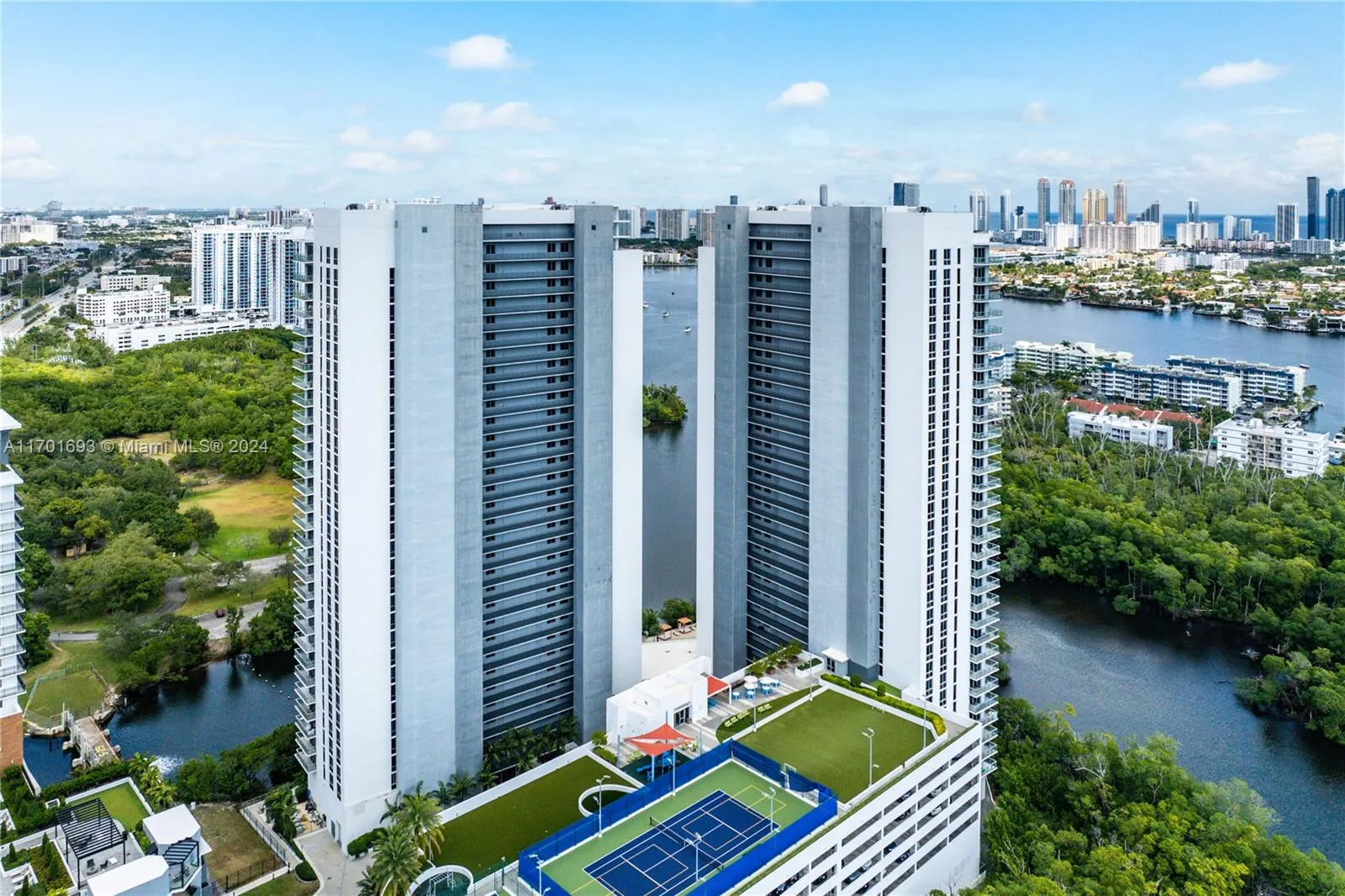 North Miami Beach, Florida 33160, United States, 2 Bedrooms Bedrooms, ,2 BathroomsBathrooms,Residential,Pending,29646