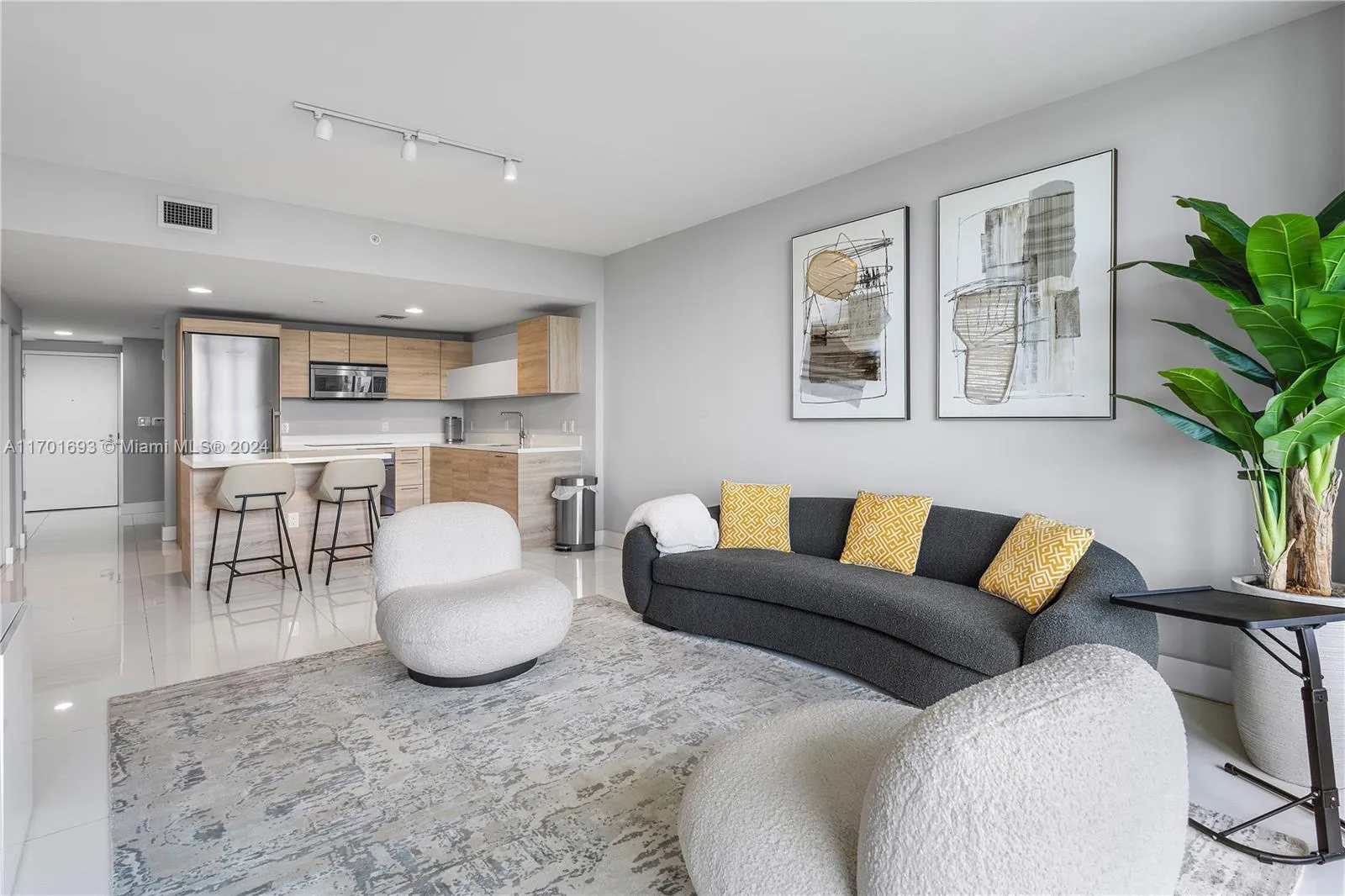 North Miami Beach, Florida 33160, United States, 2 Bedrooms Bedrooms, ,2 BathroomsBathrooms,Residential,Pending,29646