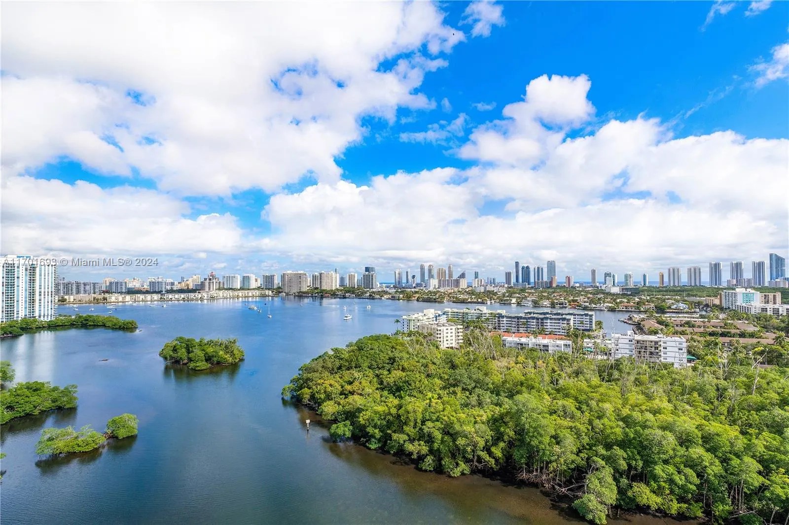 North Miami Beach, Florida 33160, United States, 2 Bedrooms Bedrooms, ,2 BathroomsBathrooms,Residential,Pending,29646