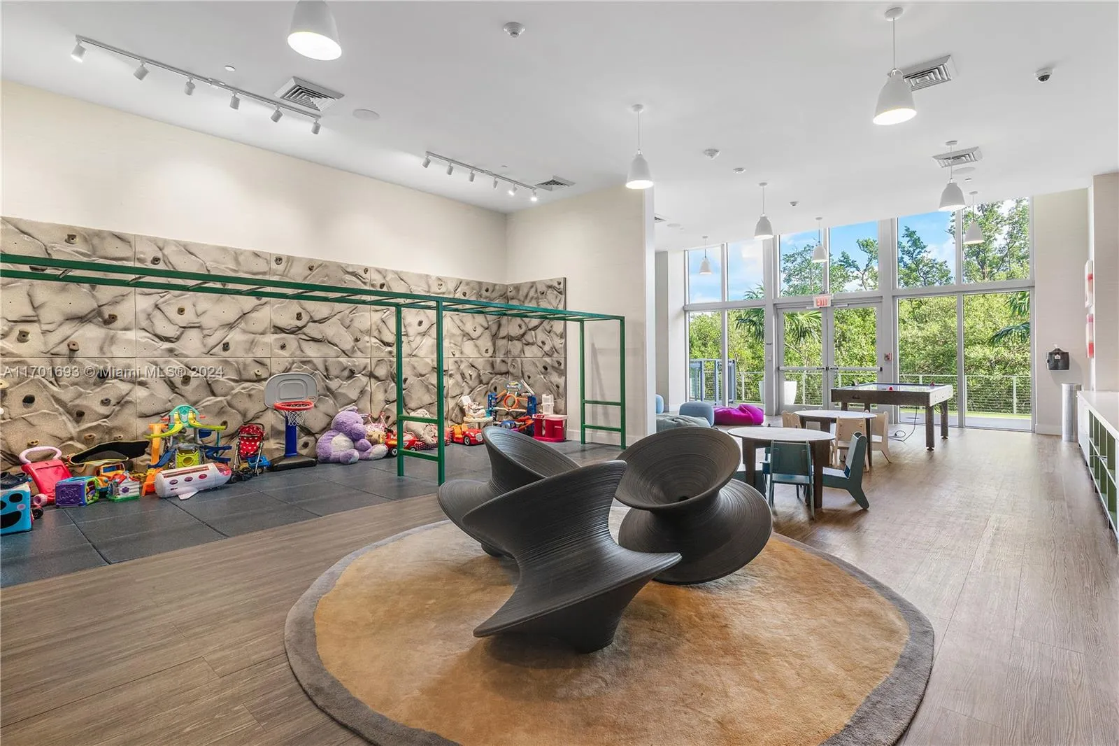 North Miami Beach, Florida 33160, United States, 2 Bedrooms Bedrooms, ,2 BathroomsBathrooms,Residential,Pending,29646