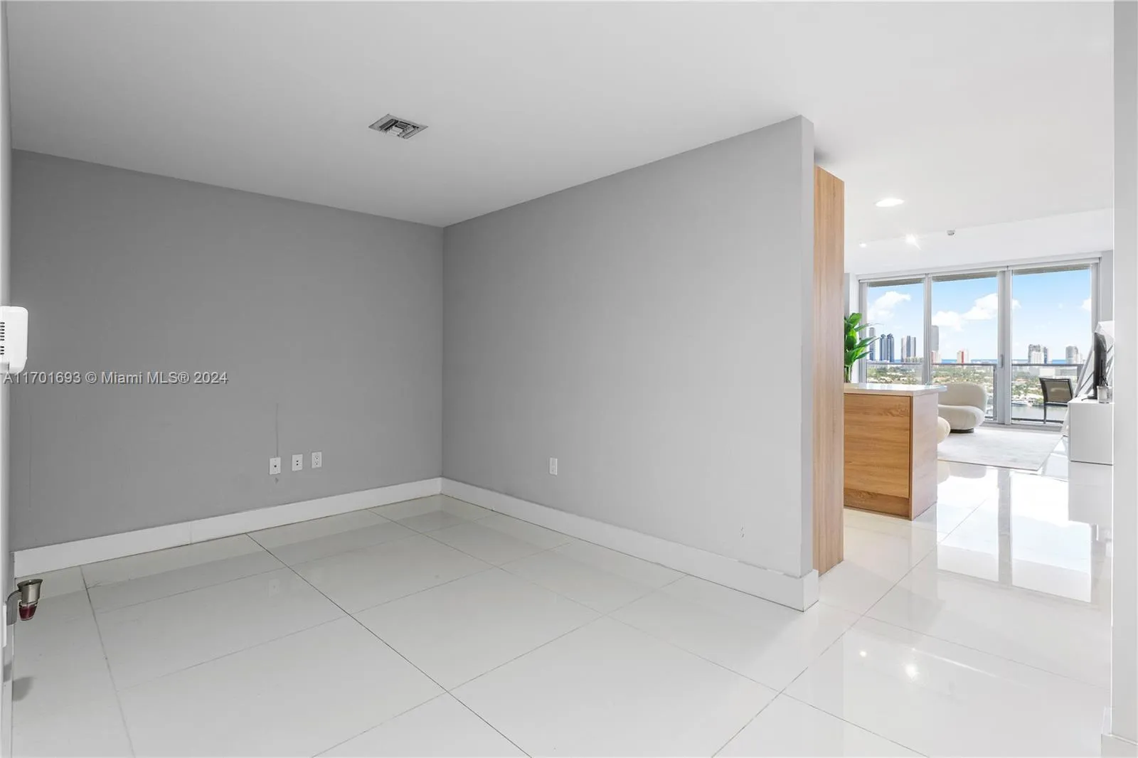 North Miami Beach, Florida 33160, United States, 2 Bedrooms Bedrooms, ,2 BathroomsBathrooms,Residential,Pending,29646