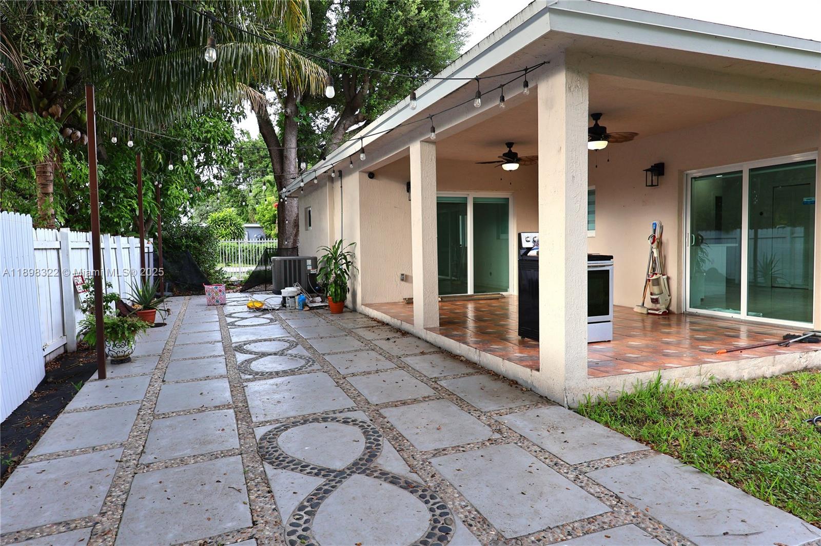 AVOCADO PARK - Residential Lease