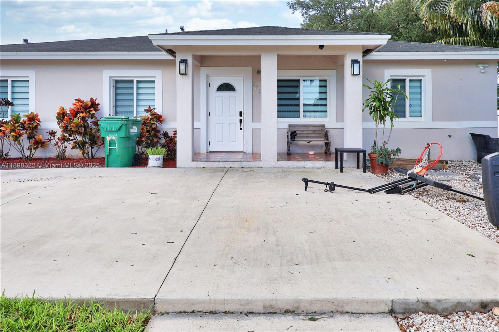 AVOCADO PARK - Residential Lease