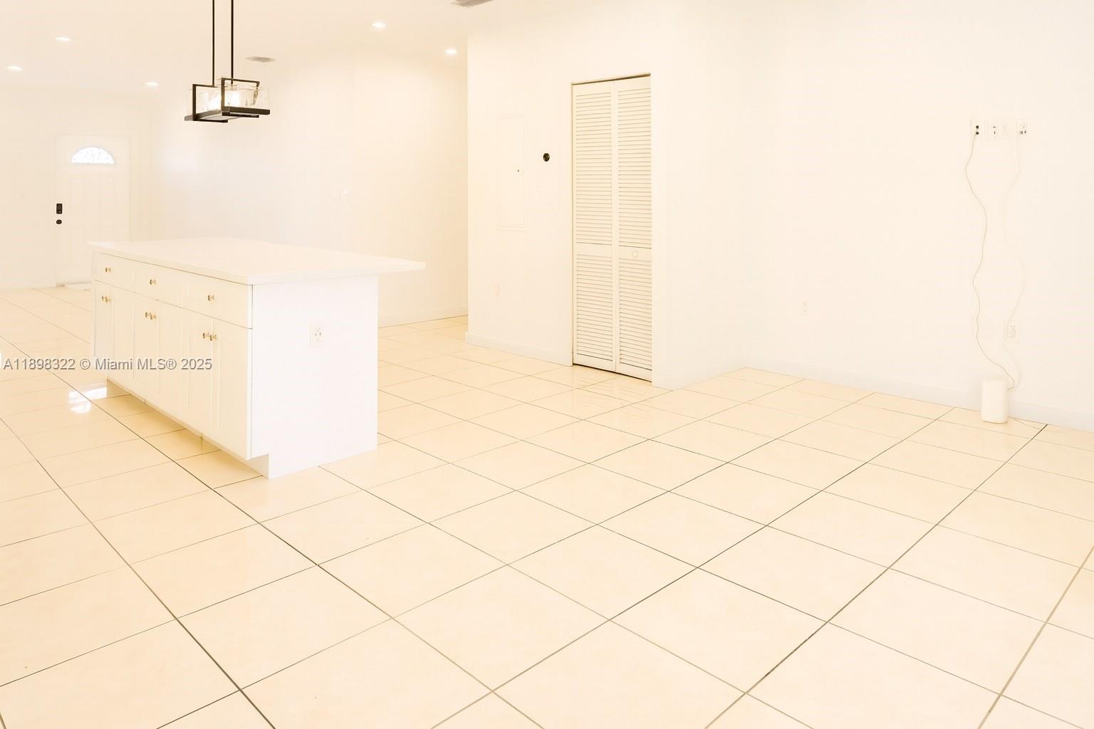 AVOCADO PARK - Residential Lease