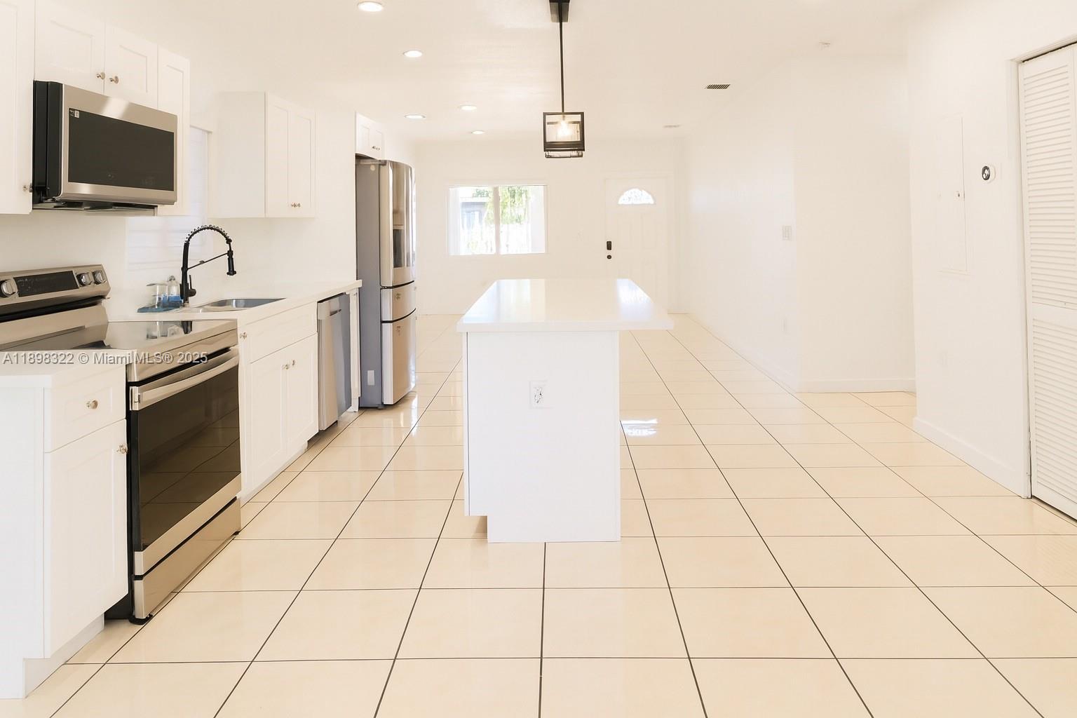 AVOCADO PARK - Residential Lease