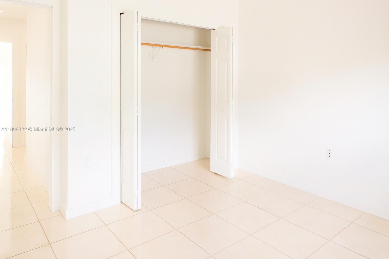 AVOCADO PARK - Residential Lease