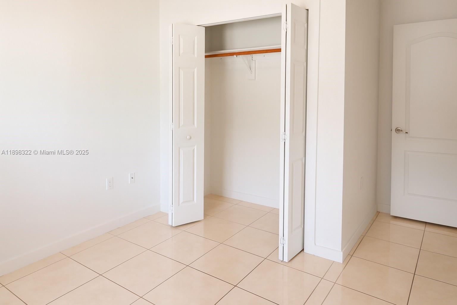 AVOCADO PARK - Residential Lease