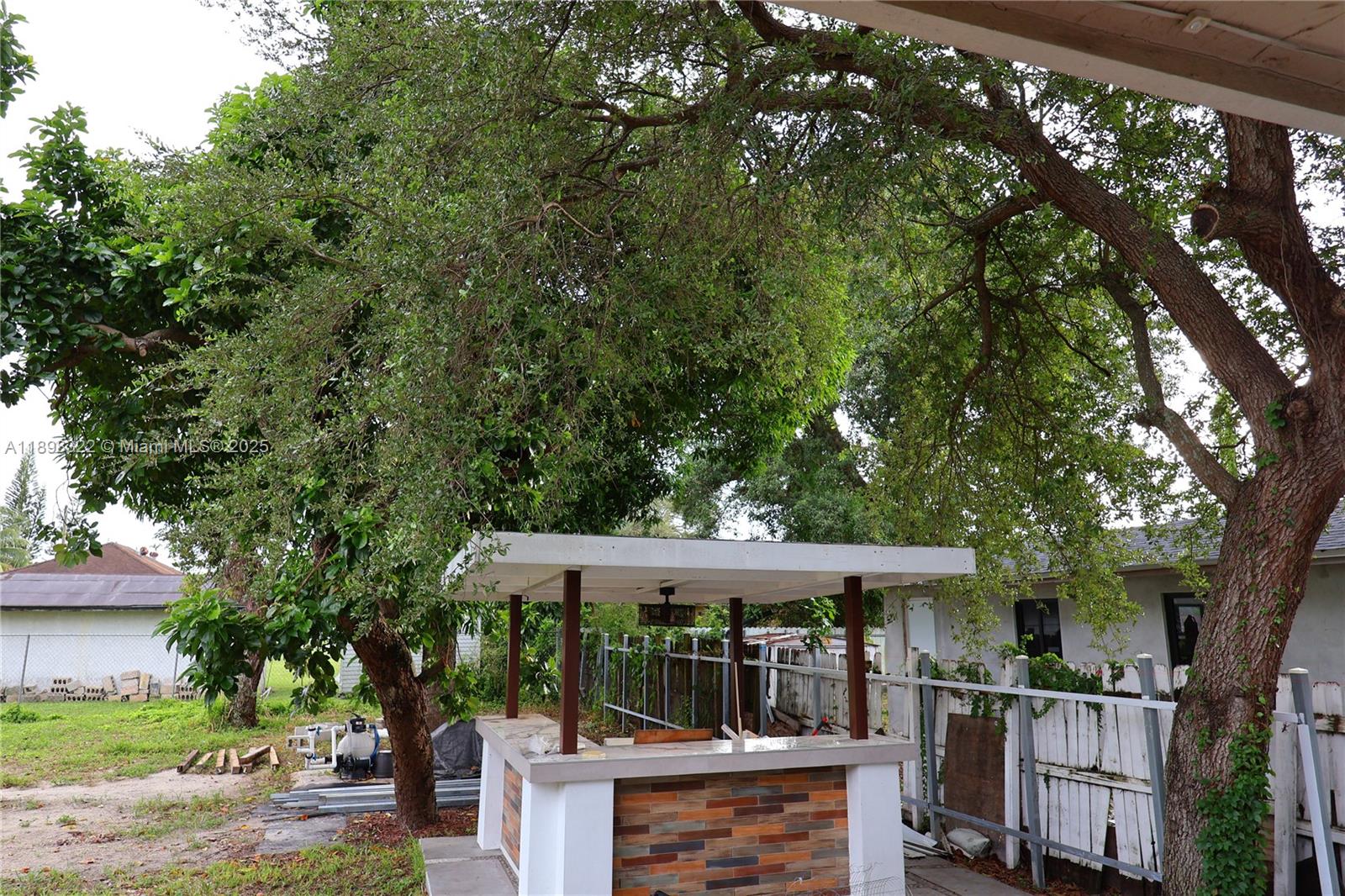 AVOCADO PARK - Residential Lease