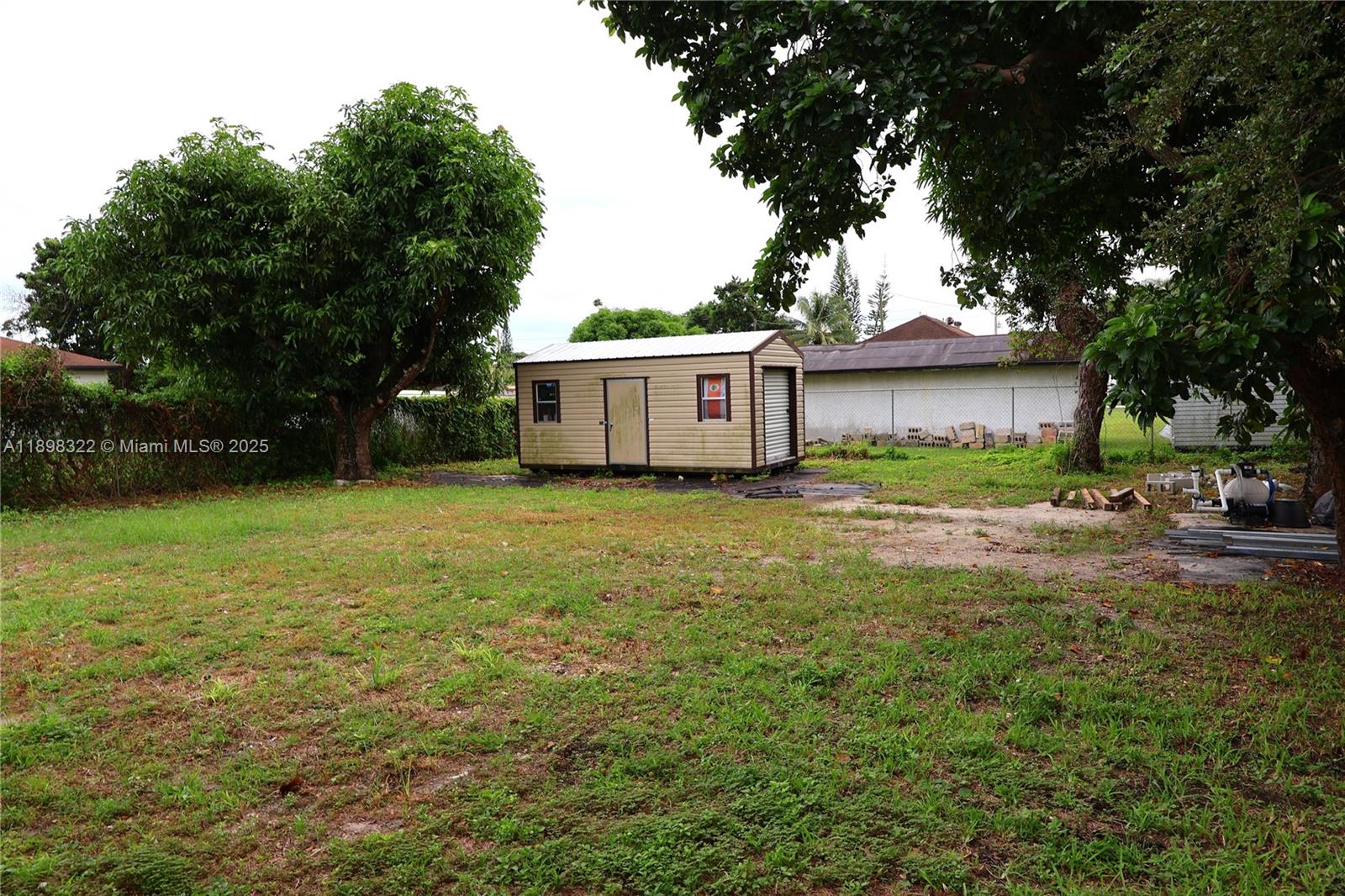 AVOCADO PARK - Residential Lease