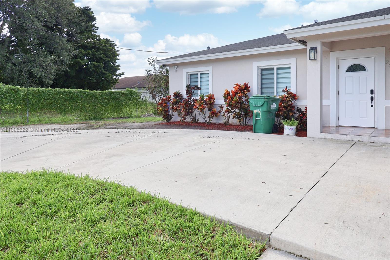 AVOCADO PARK - Residential Lease