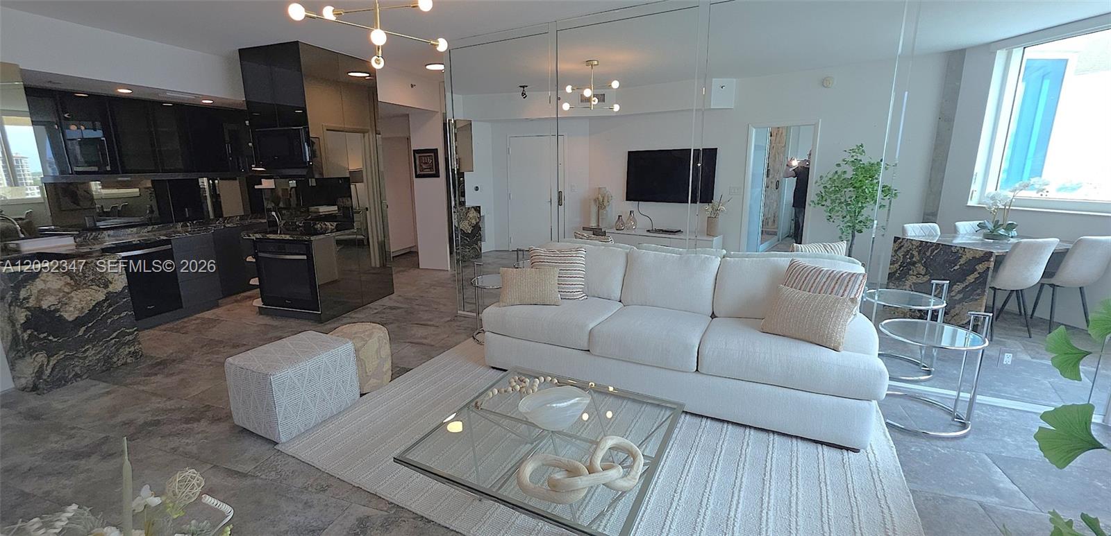 300 S Pointe Dr 908