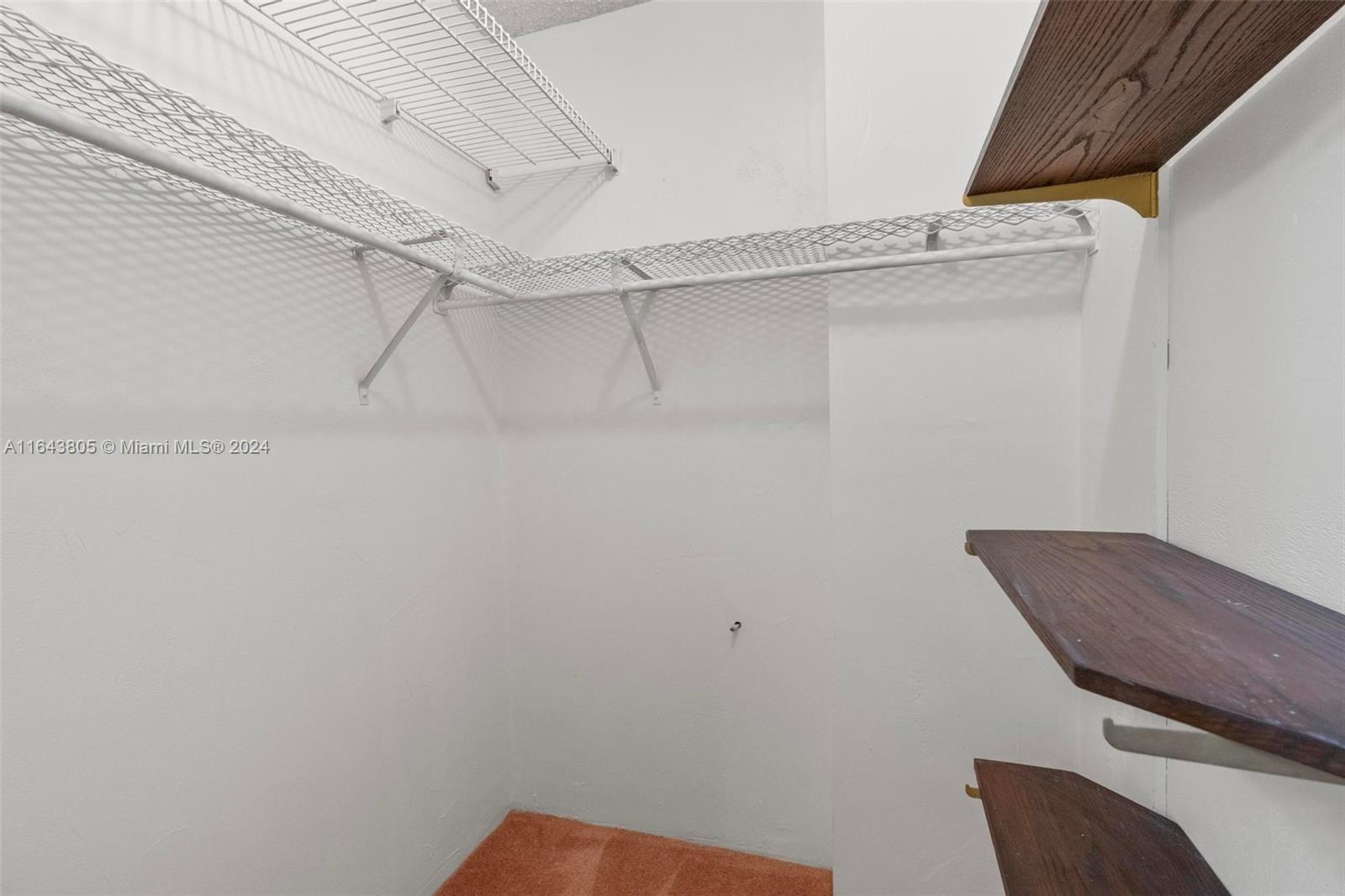 COCO WOOD CONDO - Residential