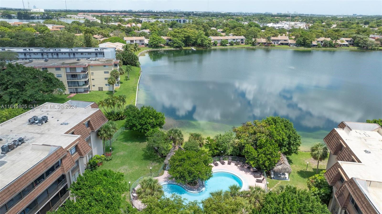 COCO WOOD CONDO - Residential