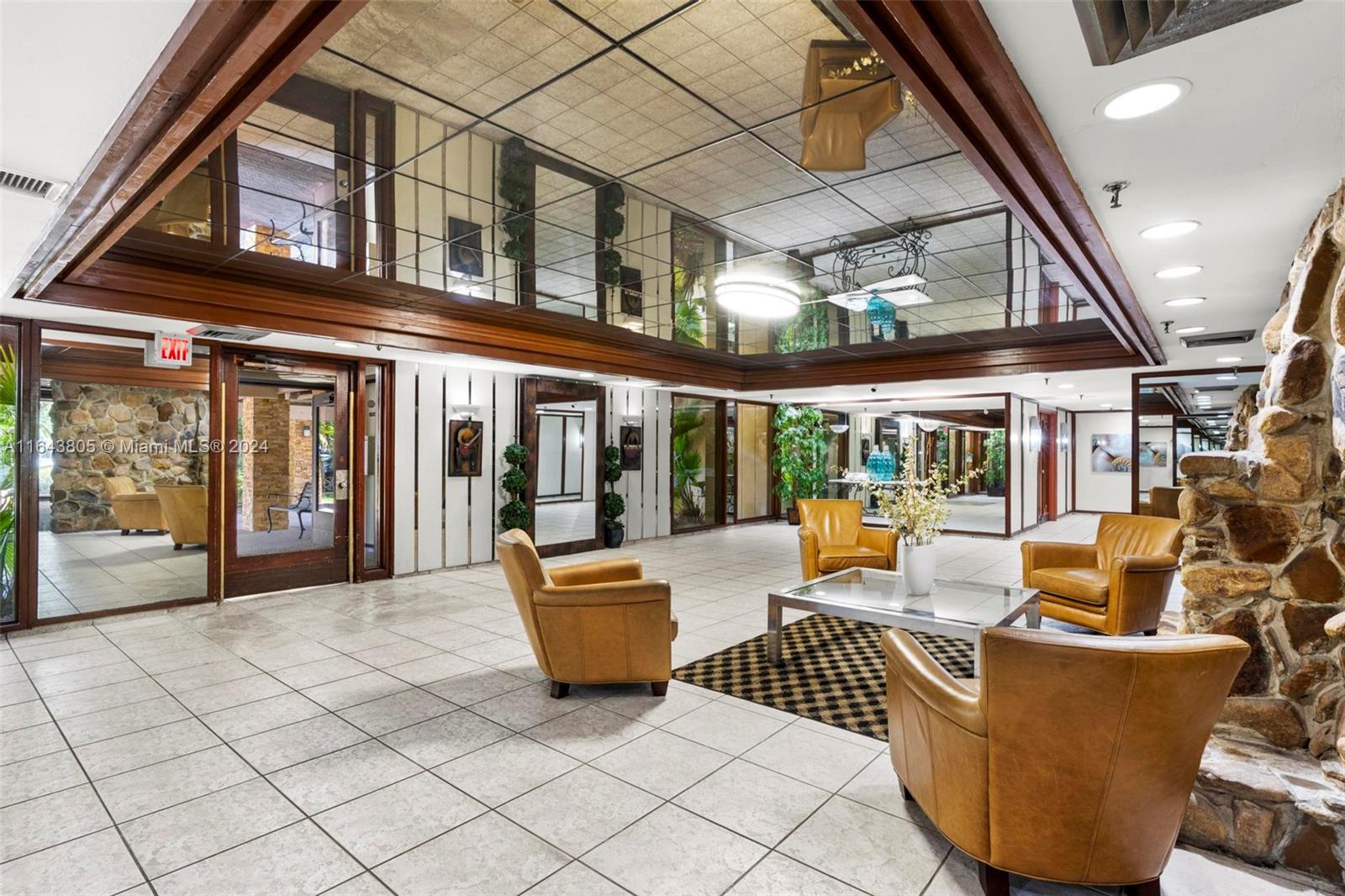 COCO WOOD CONDO - Residential