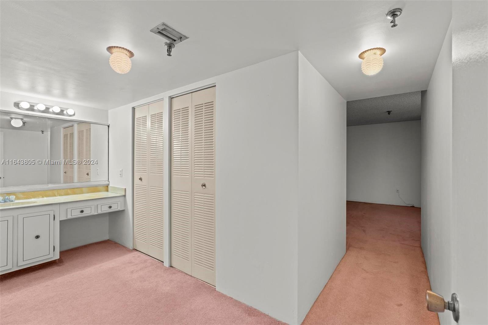 COCO WOOD CONDO - Residential