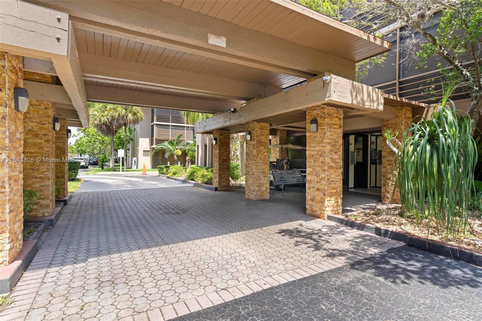 COCO WOOD CONDO - Residential