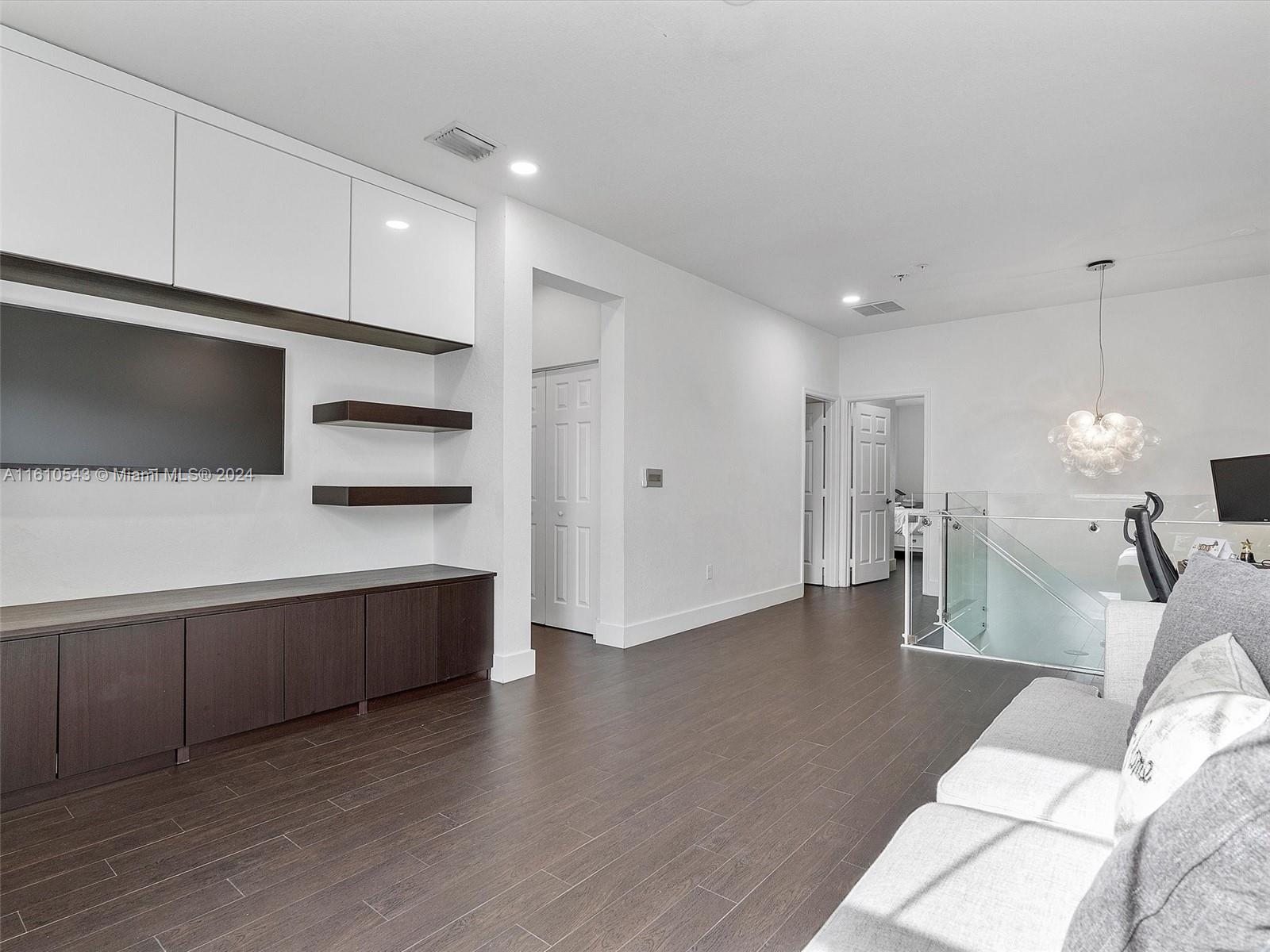 MEADOW PINES - Residential