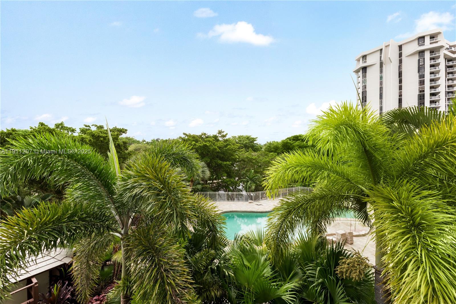 TOWERS OF QUAYSIDE CONDO - Residential