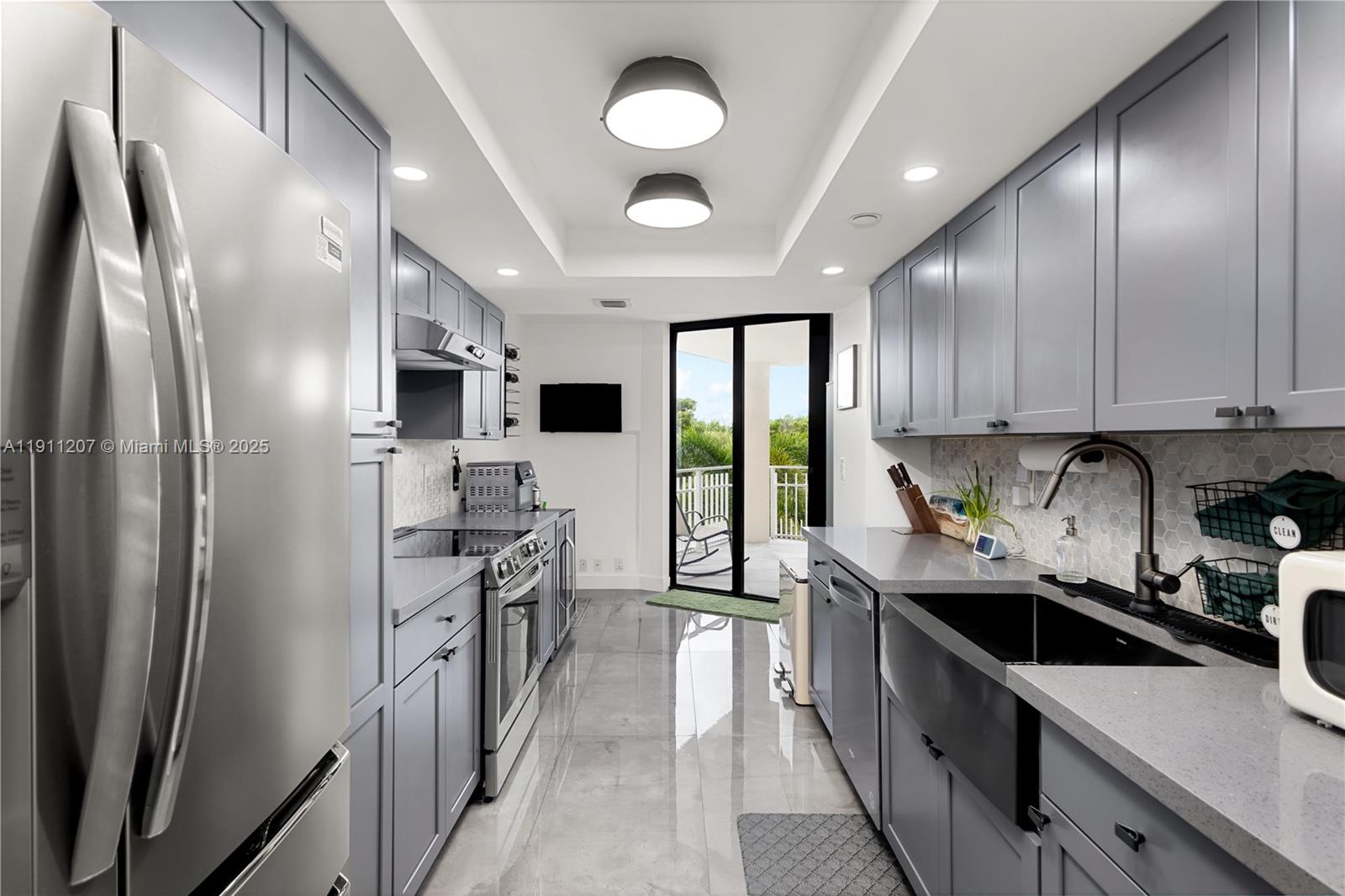 TOWERS OF QUAYSIDE CONDO - Residential