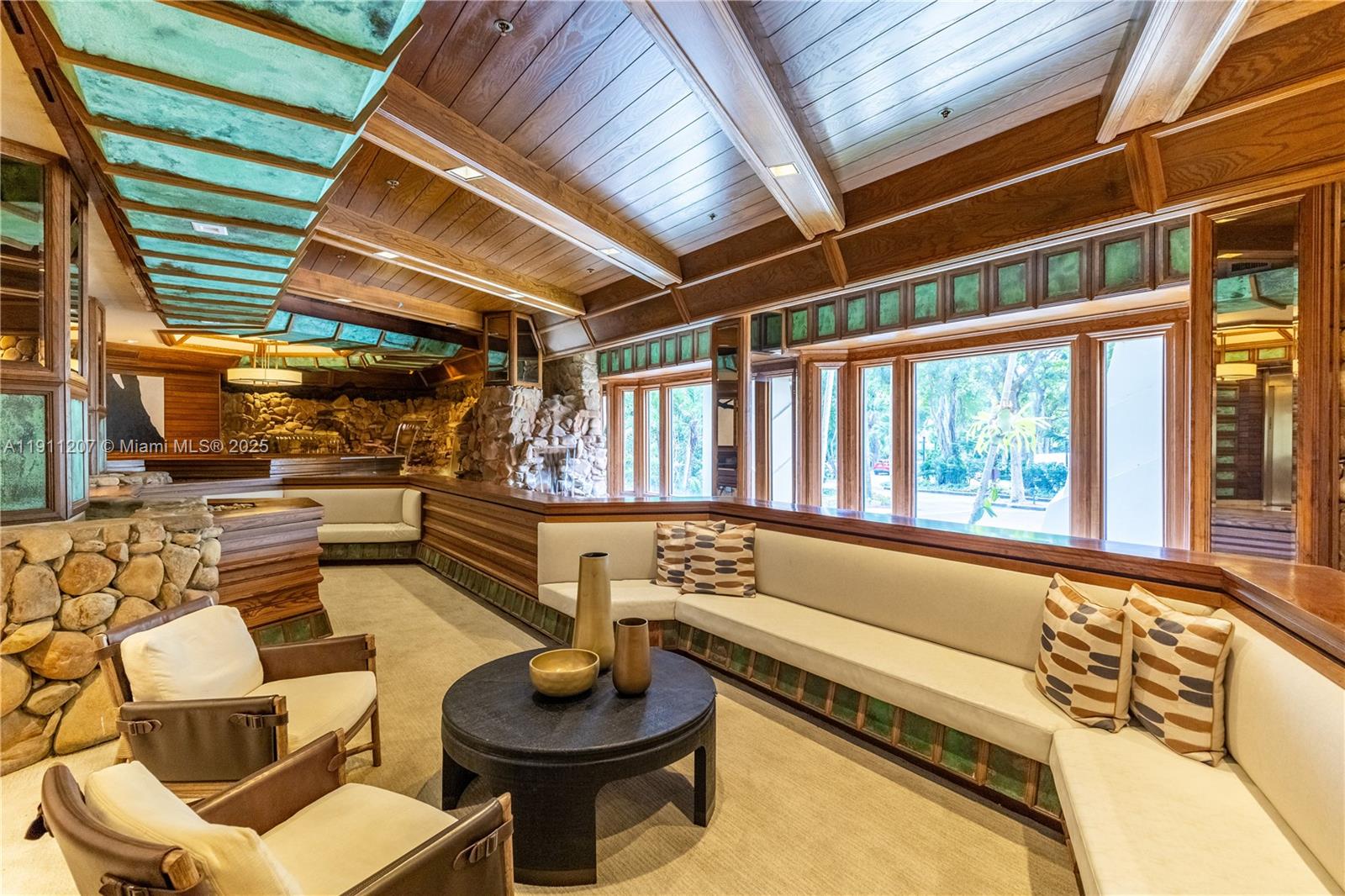 TOWERS OF QUAYSIDE CONDO - Residential