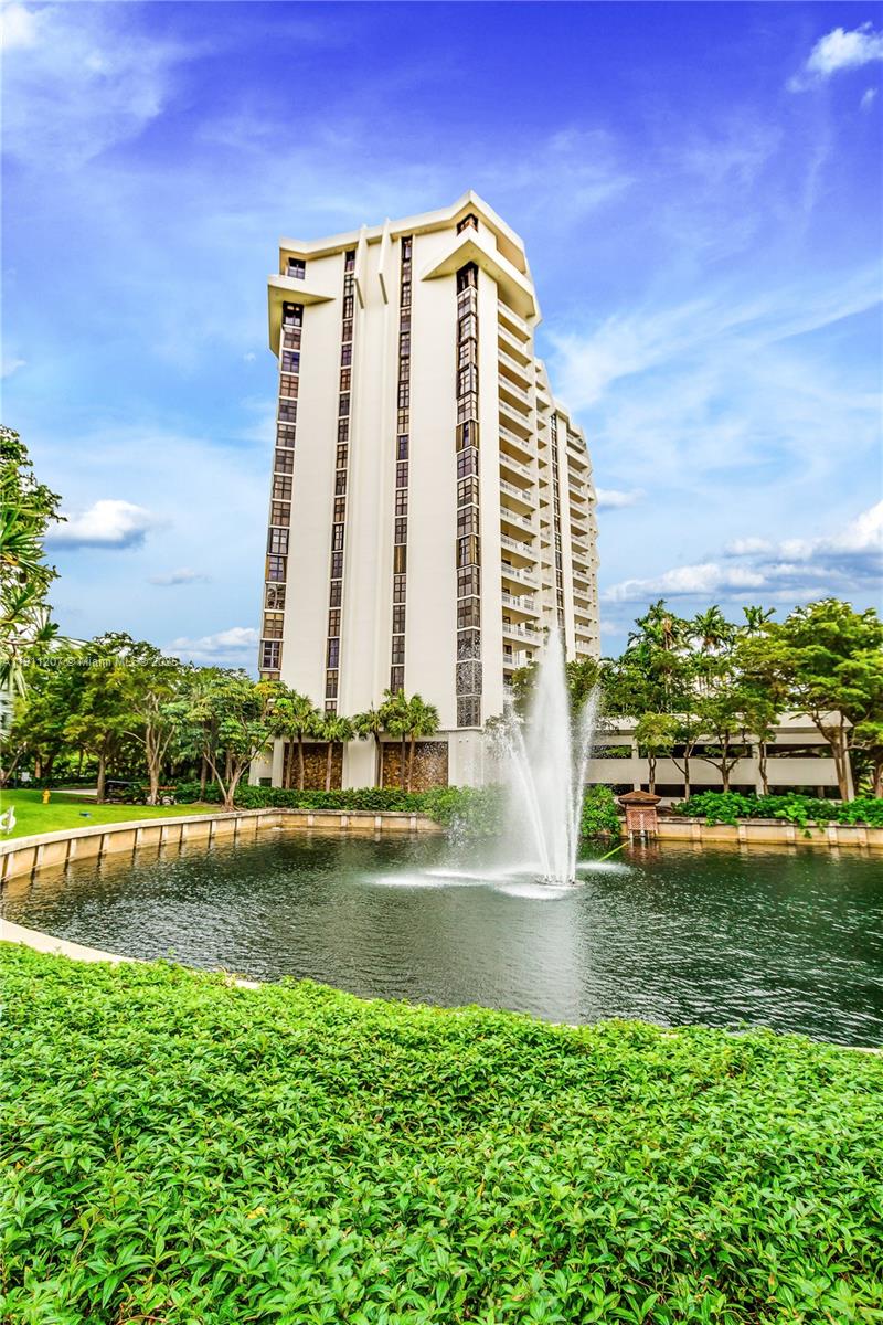 TOWERS OF QUAYSIDE CONDO - Residential