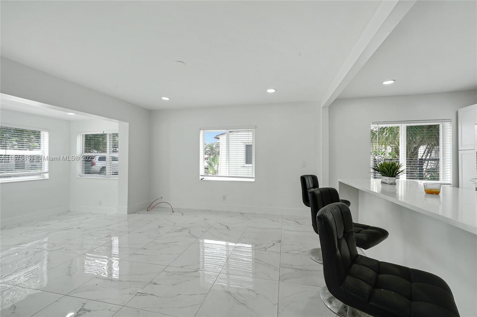 HOLLYWOOD PARK - Residential