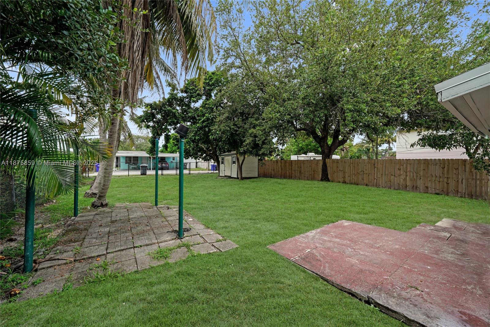 HOLLYWOOD PARK - Residential