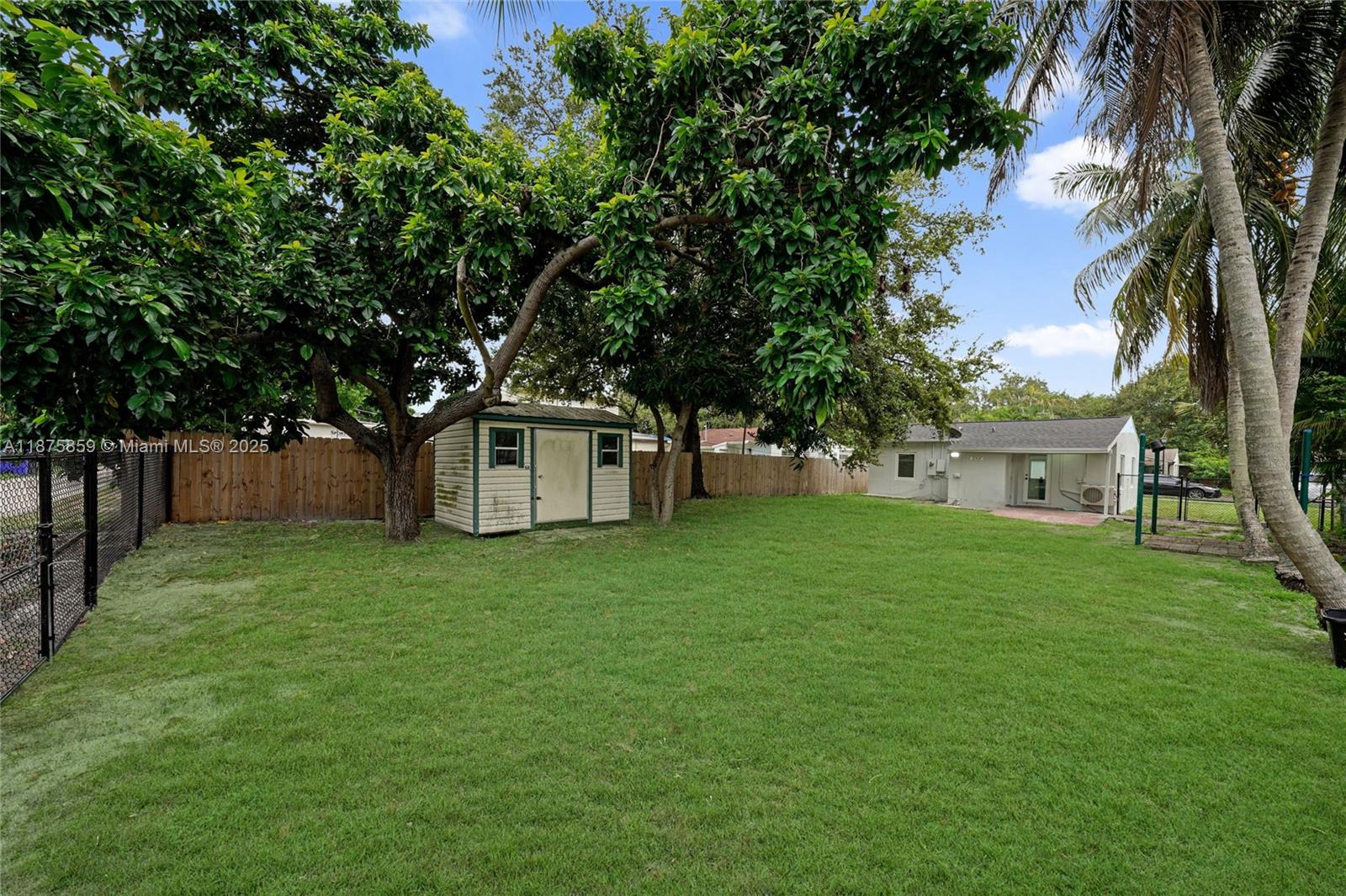 HOLLYWOOD PARK - Residential