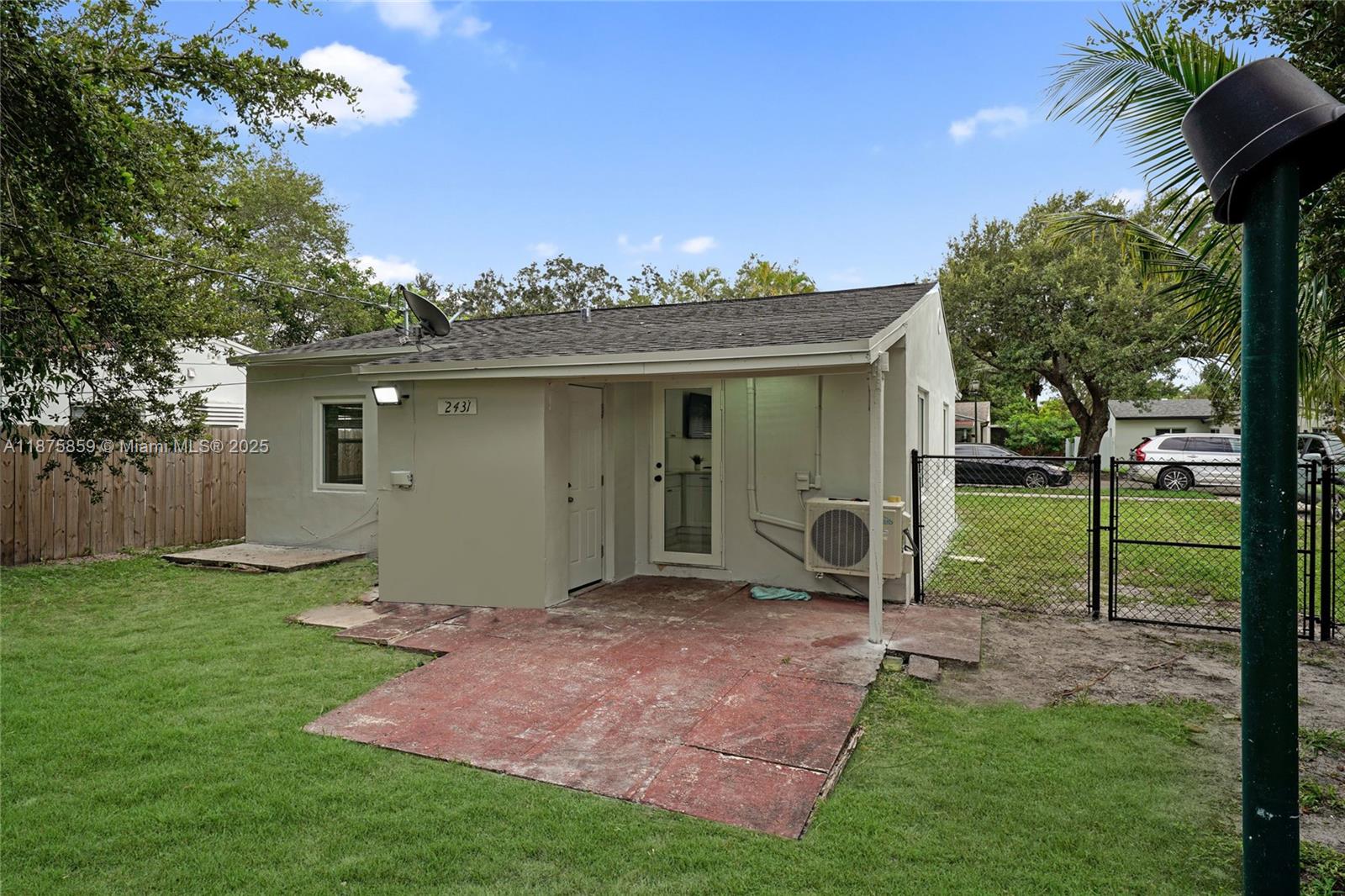 HOLLYWOOD PARK - Residential