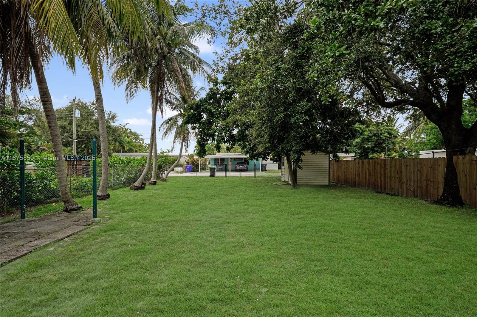 HOLLYWOOD PARK - Residential