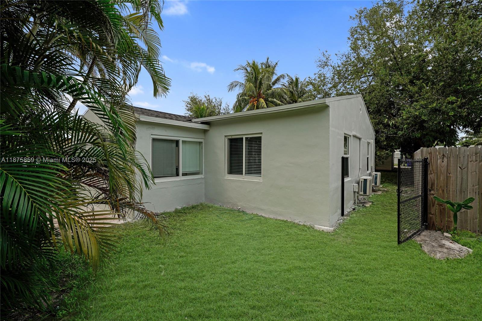 HOLLYWOOD PARK - Residential