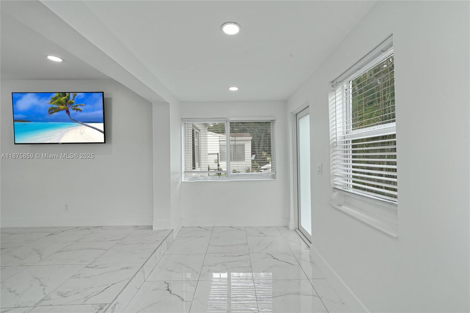 HOLLYWOOD PARK - Residential