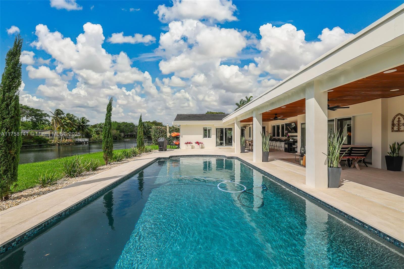 KENDALL PARK ESTATES 2ND - Residential