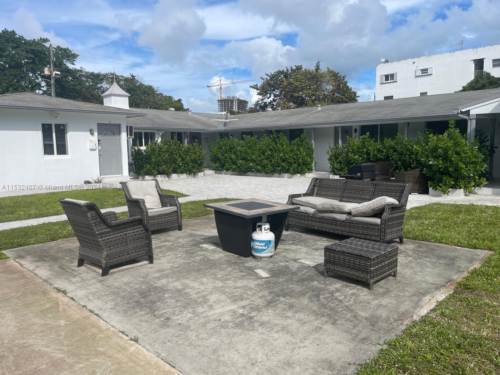 HOLLYWOOD - Residential Lease