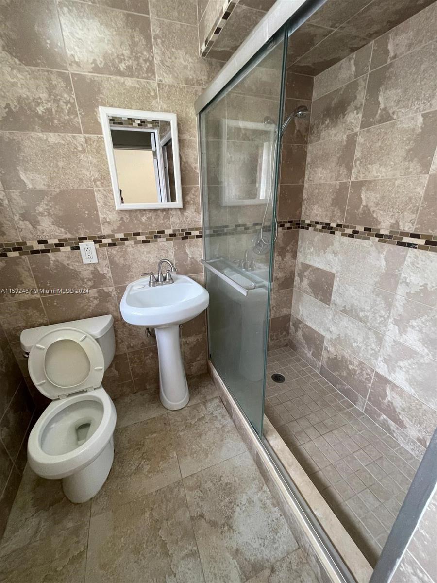 HOLLYWOOD - Residential Lease