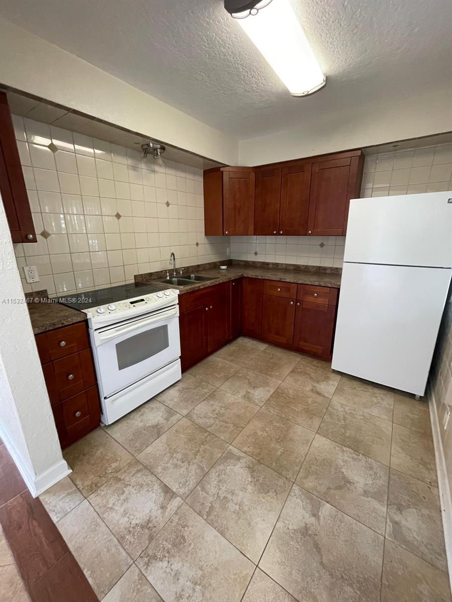 HOLLYWOOD - Residential Lease