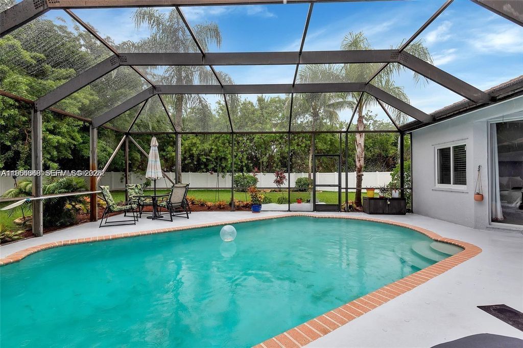 Photo of 1800 Water Ridge Dr, Weston, FL 33326 (MLS # A11954648)