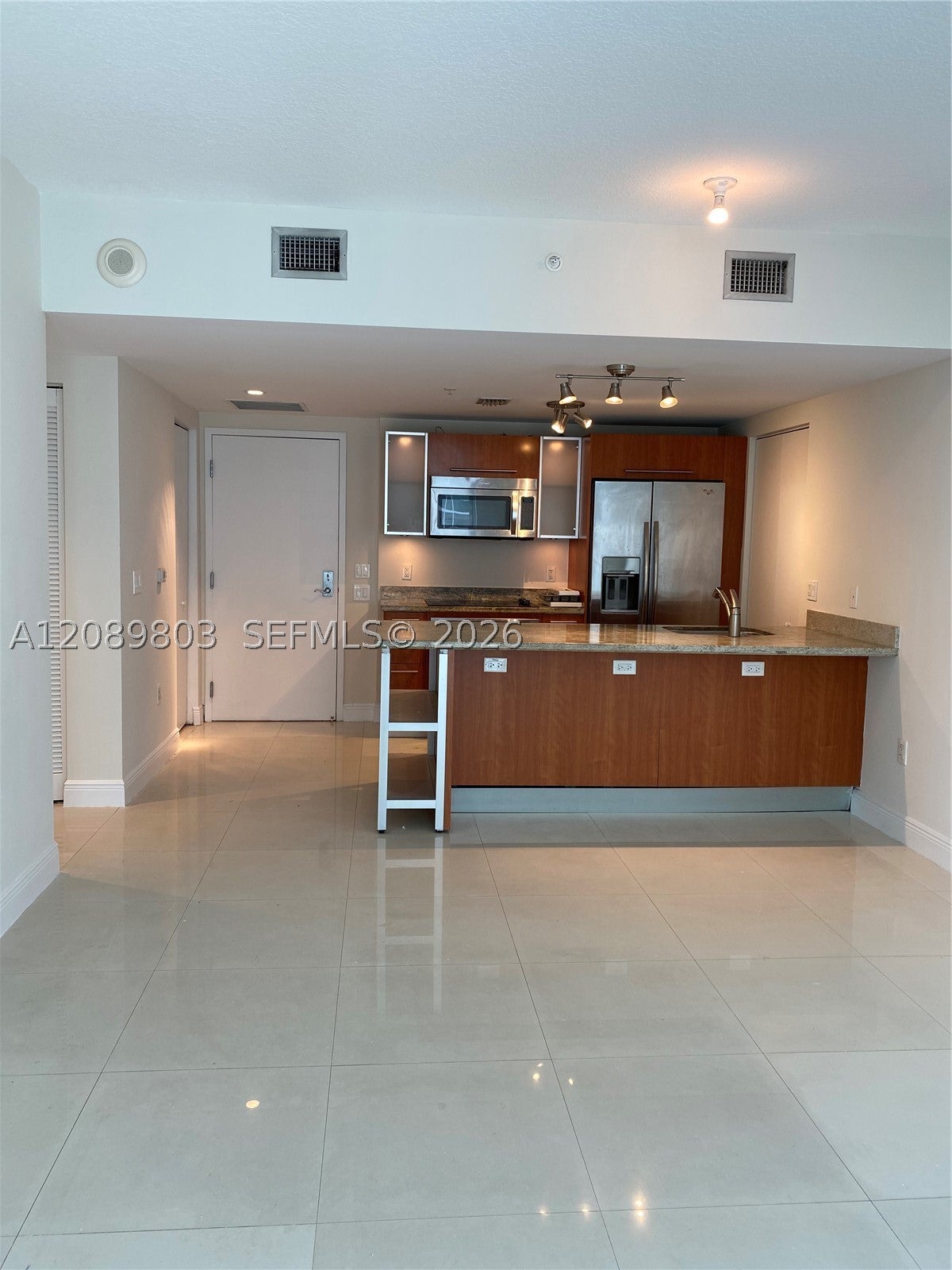 185 SW 7 ST 2610