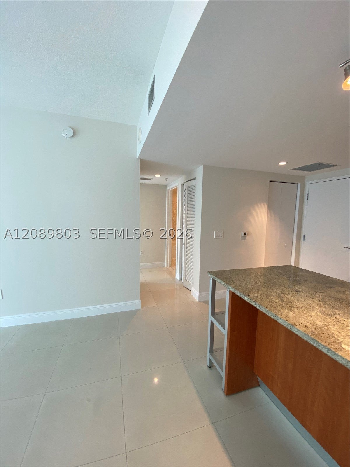185 SW 7 ST 2610