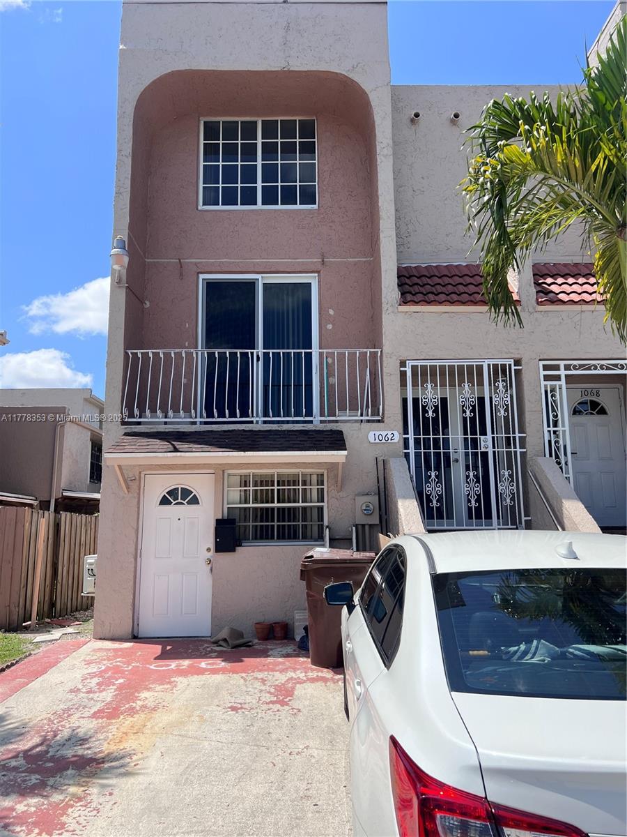 1062 W 42nd Pl 41, Hialeah, Miami-Dade County, Florida - 3 Bedrooms  
3 Bathrooms - 
