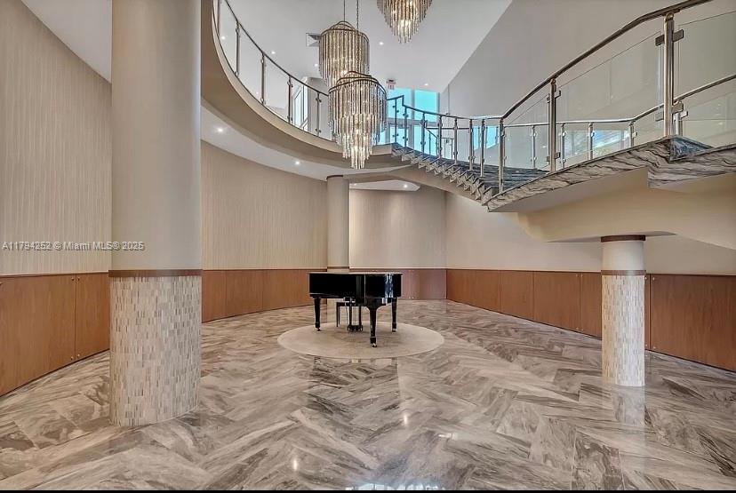 THE CARRIAGE HOUSE CONDO - Residential