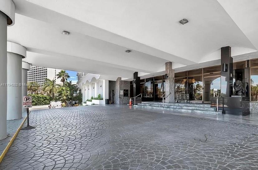 THE CARRIAGE HOUSE CONDO - Residential